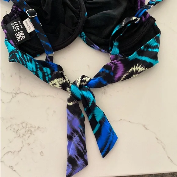 Coco Reef NWOT…Vibrant Multicolor Bikini Top - Picture 8 of 8
